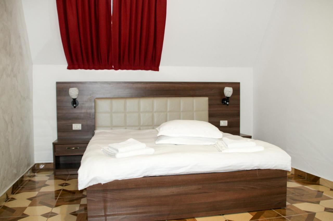 Hotel Corina Borsa  Kültér fotó