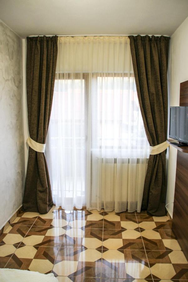 Hotel Corina Borsa  Kültér fotó
